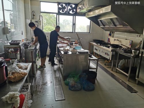 上饶市主城区小餐饮店3313户小食杂店3600余户
