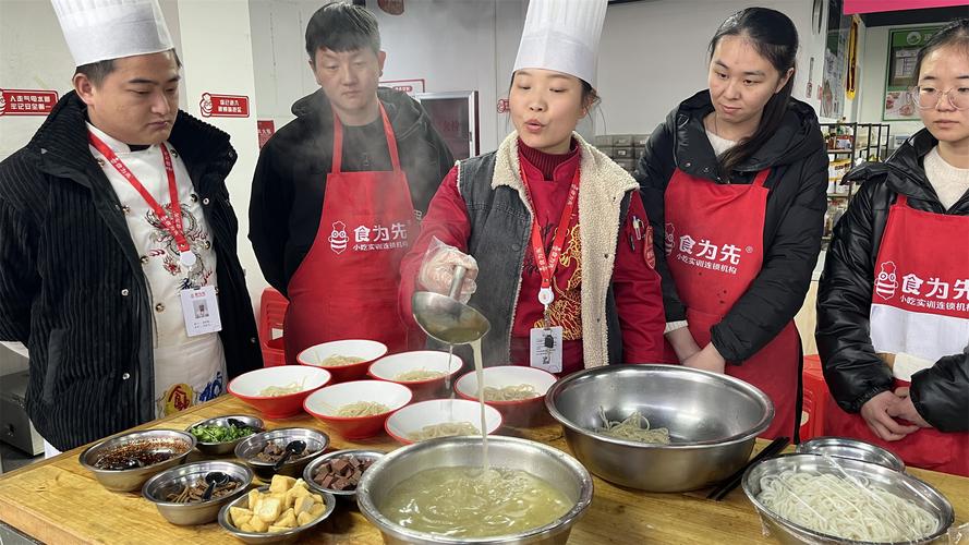 当行业纷纷 "跳水",小餐饮凭啥一路狂飙?特色小吃培训